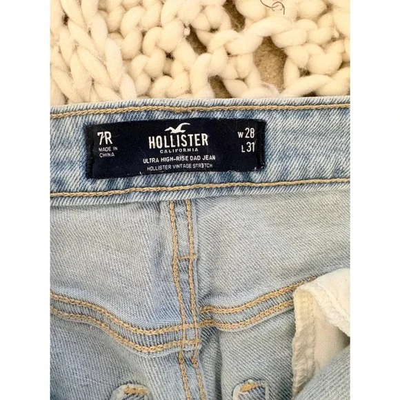 Hollister Ultra High-Rise Dad Jean Light Wash Distressed Ripped Denim 7R W28 L31 - Picture 4 of 4